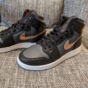 Nike Air Jordan 1 Retro High - Black/Rose Gold